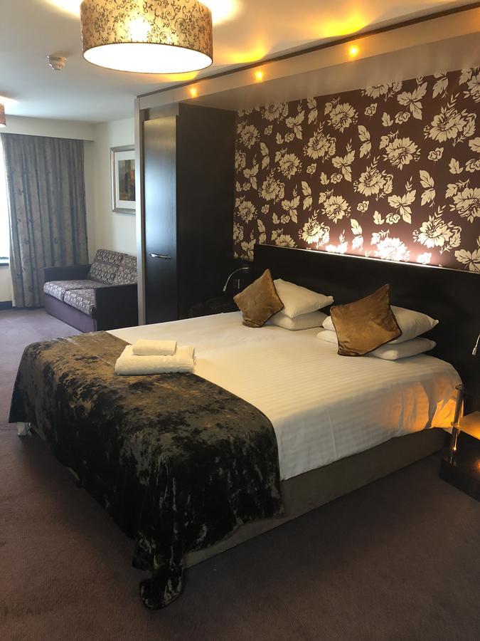 The Bluebell Hotel Neath Kültér fotó