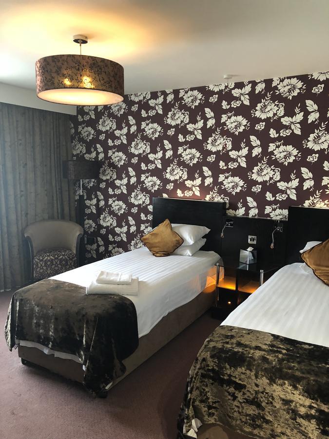 The Bluebell Hotel Neath Kültér fotó